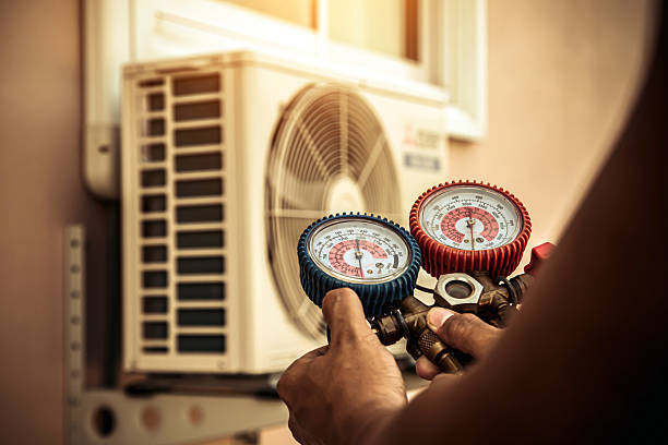 Professional Hvac technician working in Melrose Park, IL